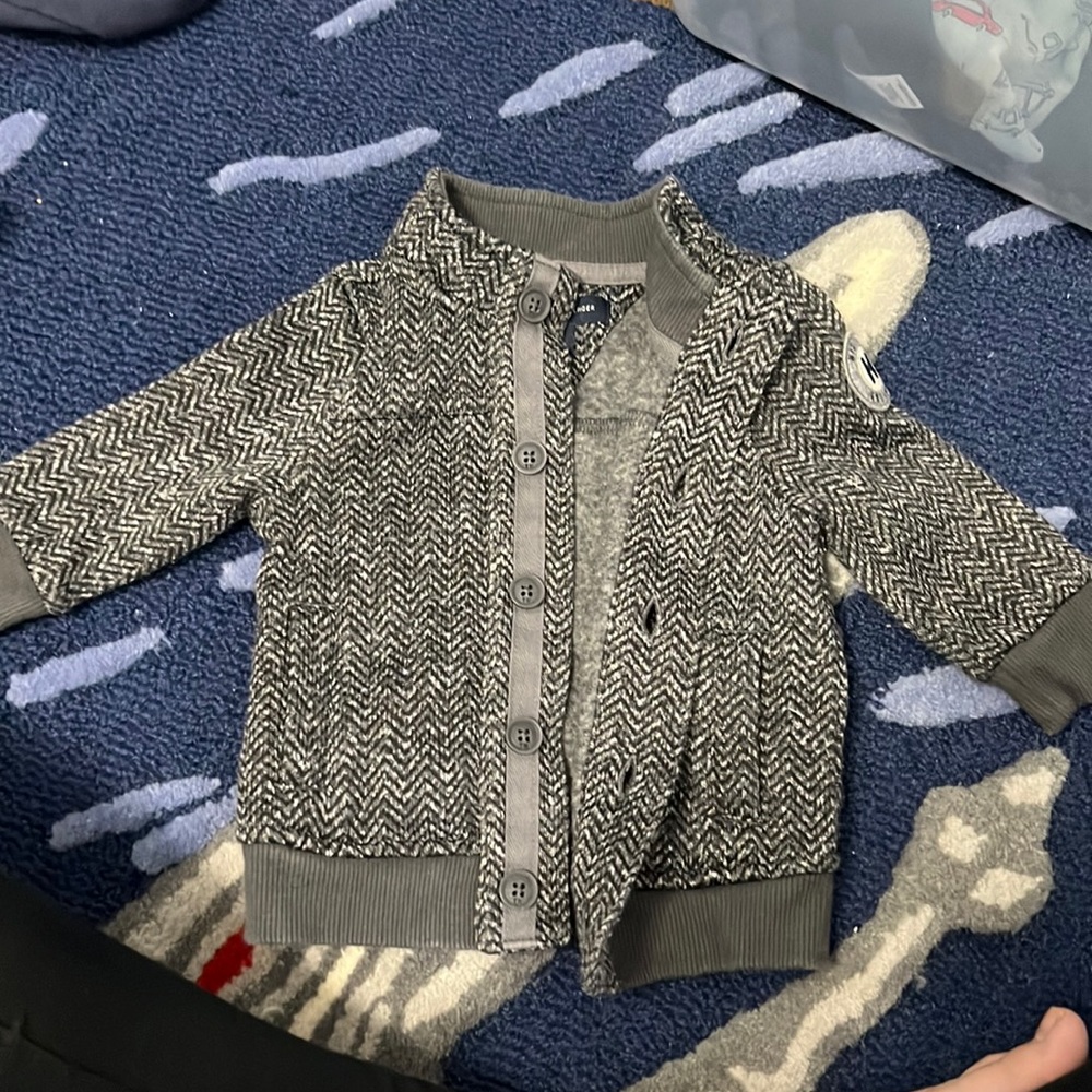 Great condition Tommy Hilfiger 6 to 9 month sweater